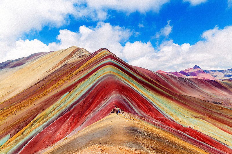 800px-Rainbow_Mountain_Peru